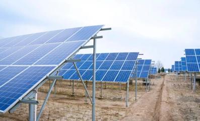 石楼县委书记王廷洪深入灵泉镇调研指导太阳能发电技术服务工作